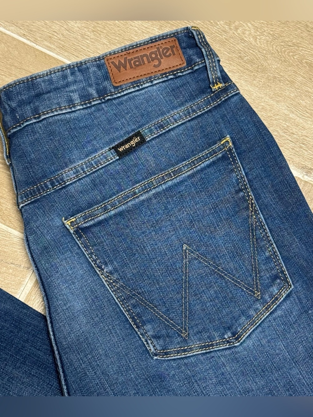 Wrangler High Rise Boot Cut Classic Womens Size 12x30 Medium Blue Wash